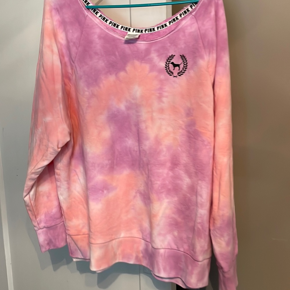 Pink sweatshirt off shoulders campus fit